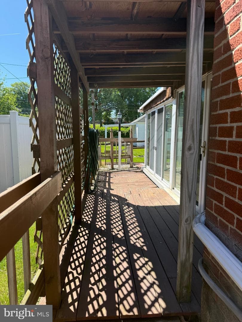 314 W Caracas Avenue photo 9