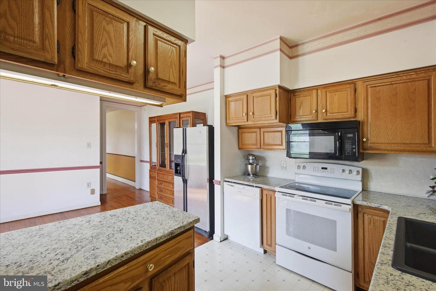 274 Moore Street photo 9