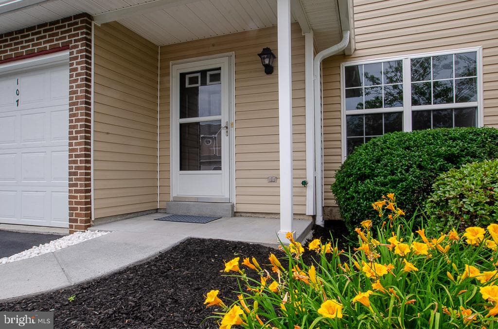 107 Peregrine Lane photo 4