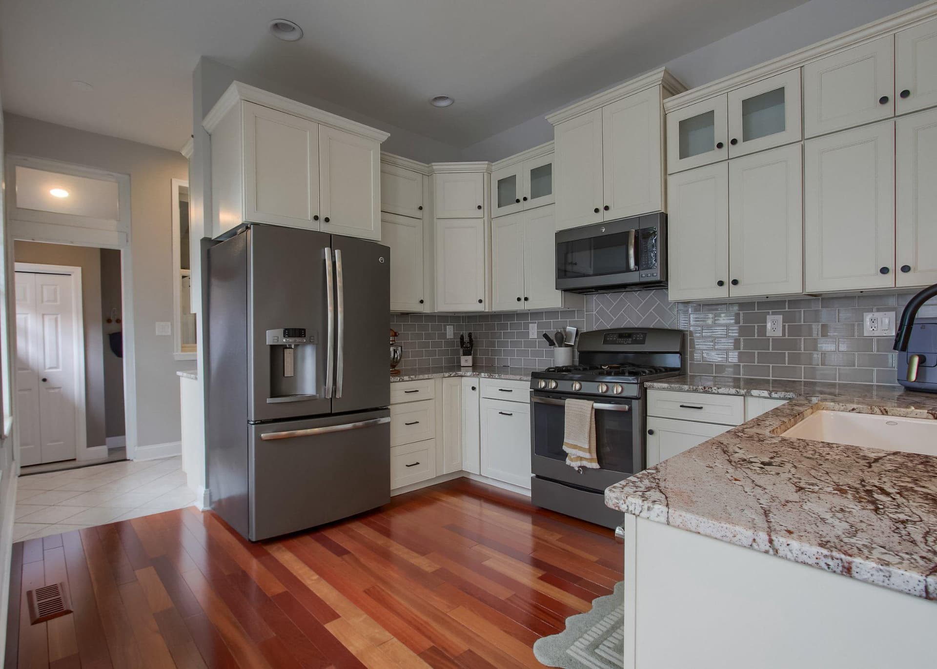 205 Harris Street photo 9