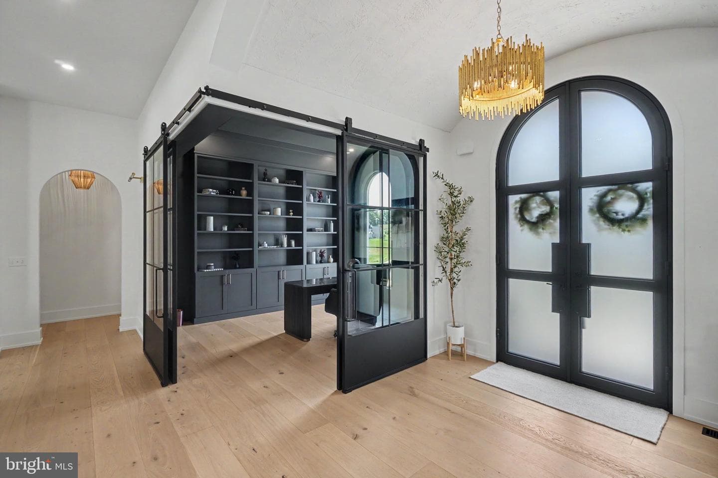 114 Jillian Way photo 3