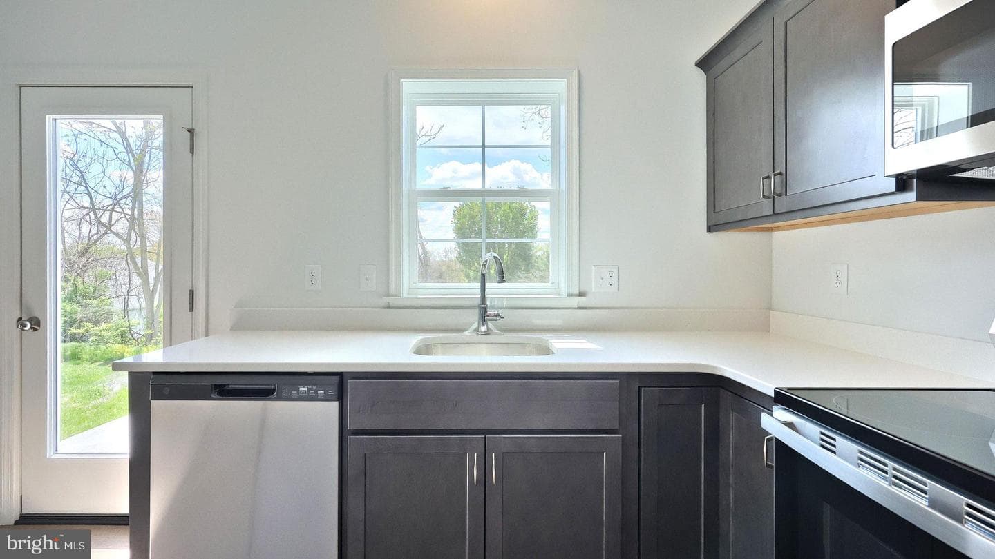 7849 Oak Brook Drive photo 14
