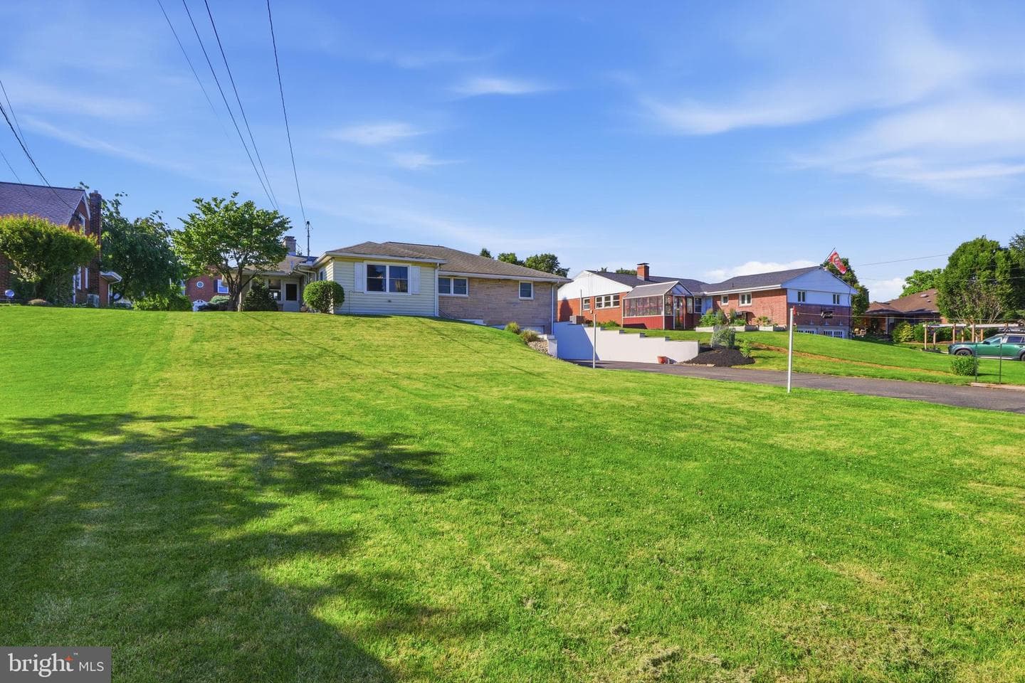 412 W Caracas Avenue photo 4
