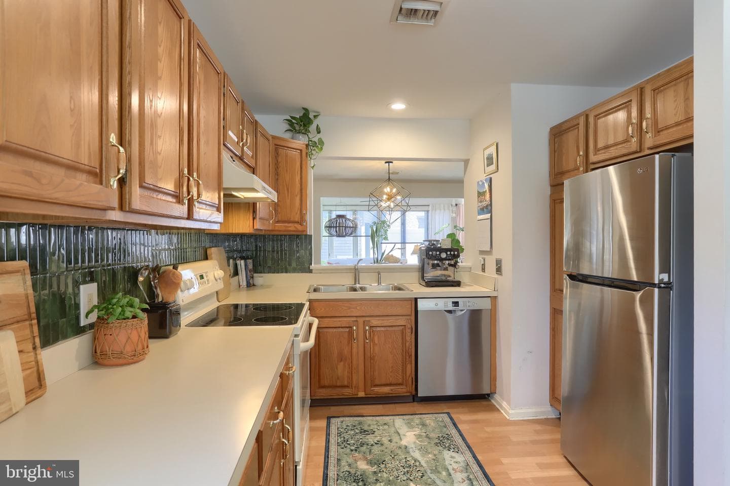 240 Crescent photo 12