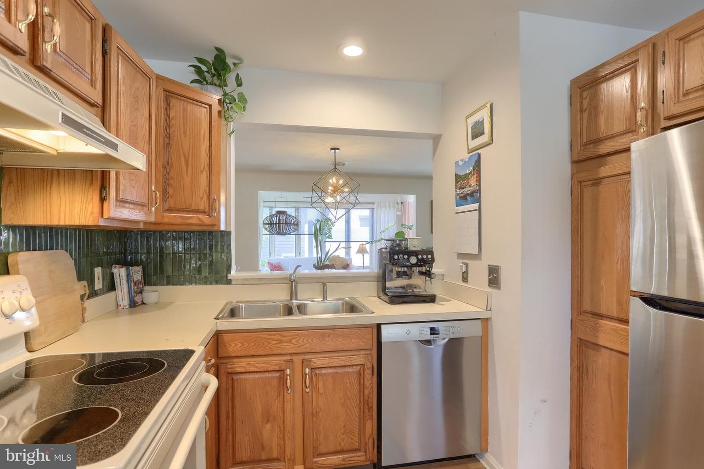 240 Crescent photo 14