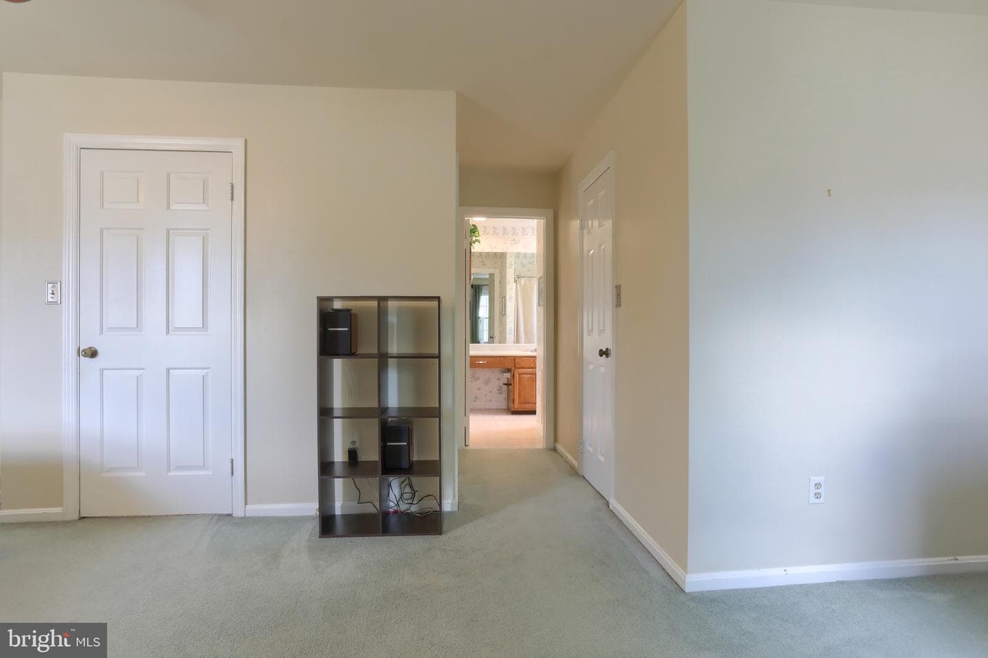 240 Crescent photo 34