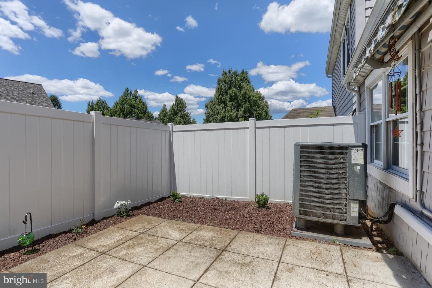 240 Crescent photo 37