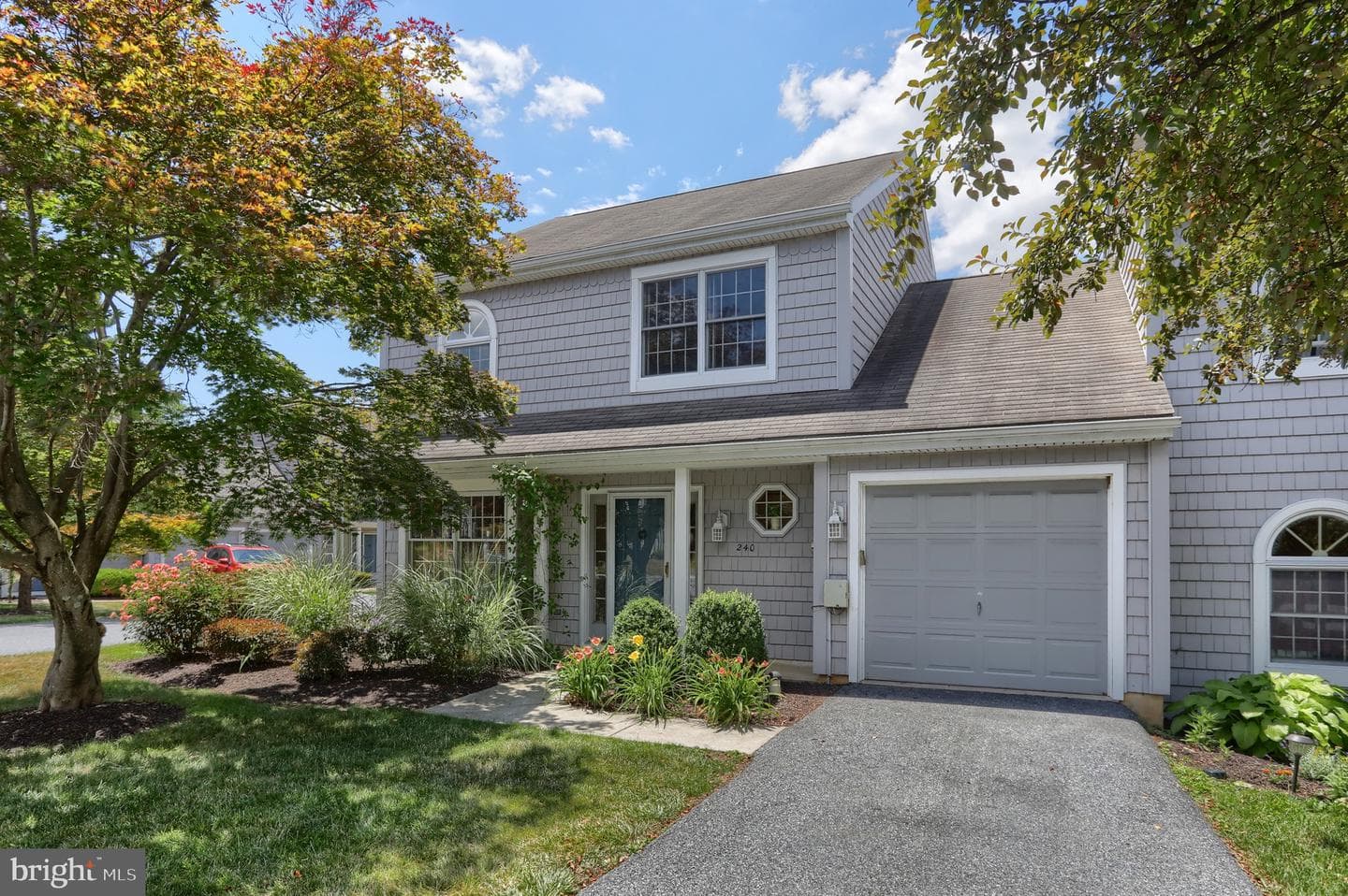240 Crescent photo 4