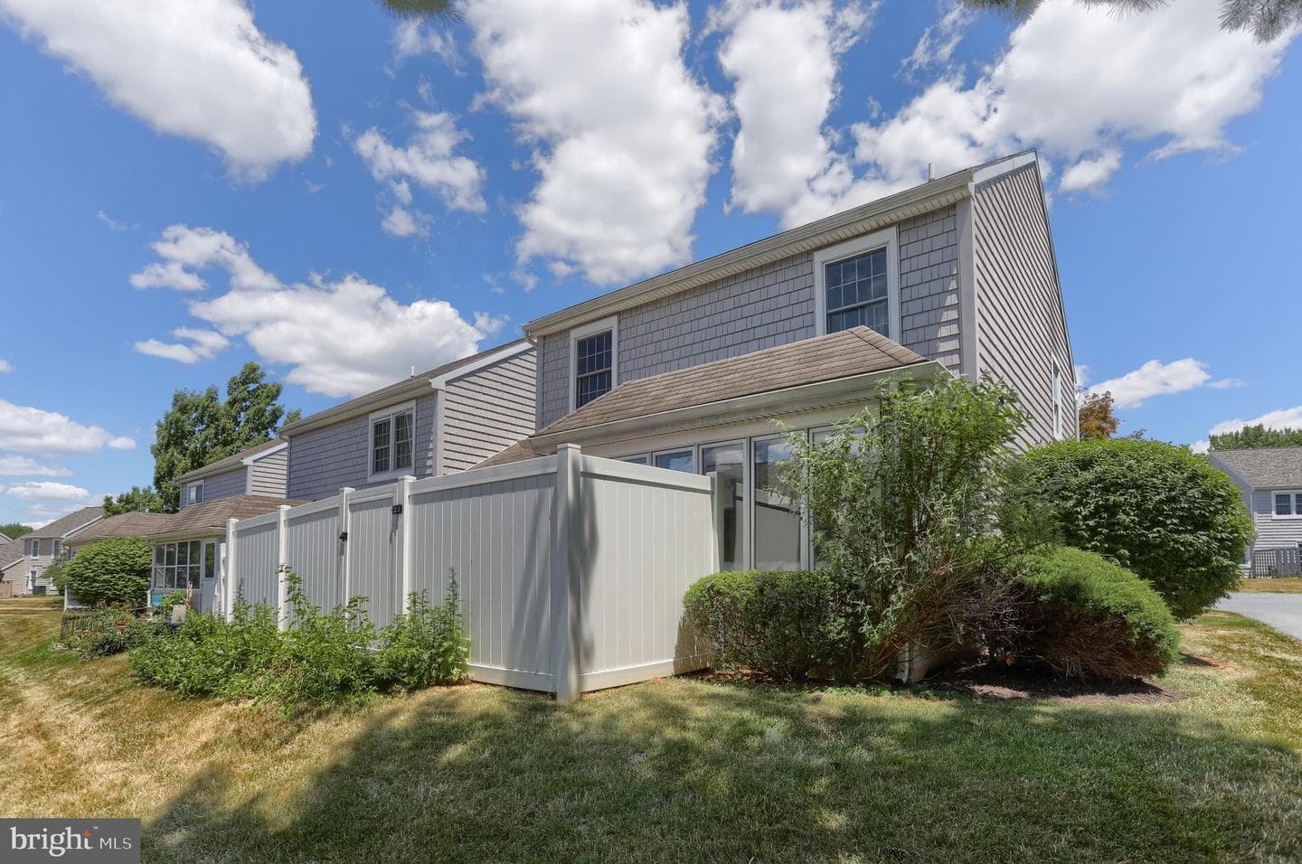 240 Crescent photo 42