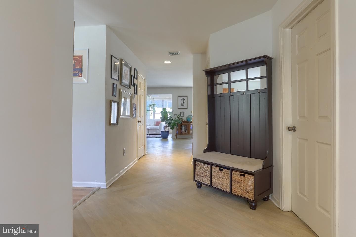 240 Crescent photo 7