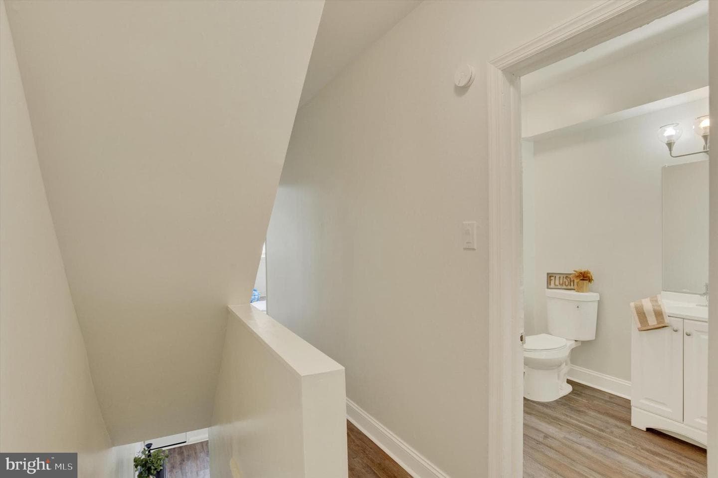 338 Hamilton St photo 12