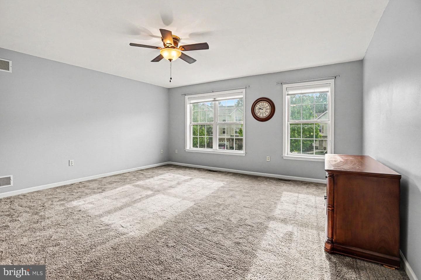 156 Mapleton Boulevard photo 6