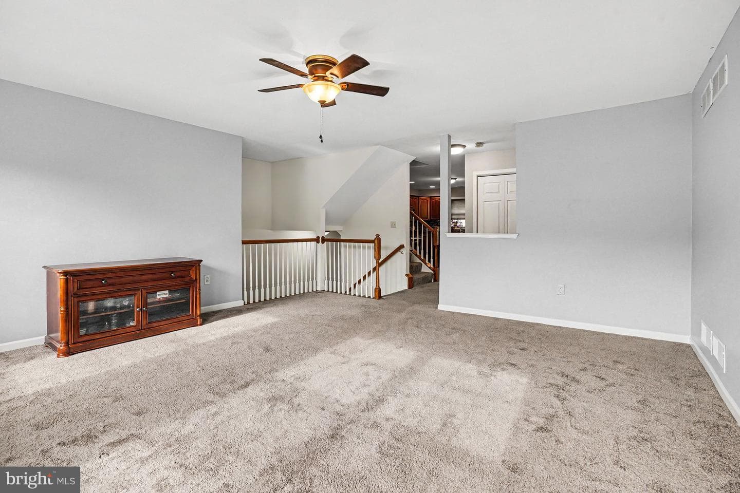 156 Mapleton Boulevard photo 8