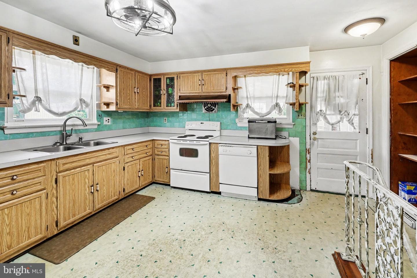 400 Rosewood Lane photo 8