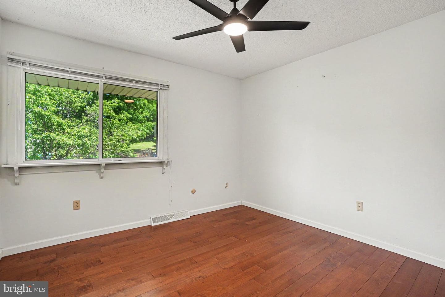 469 Hoffman Drive photo 12