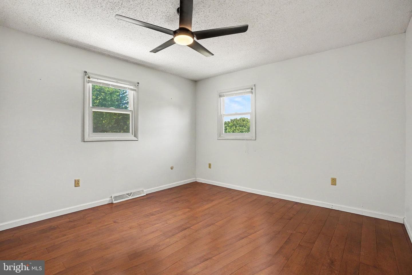 469 Hoffman Drive photo 14