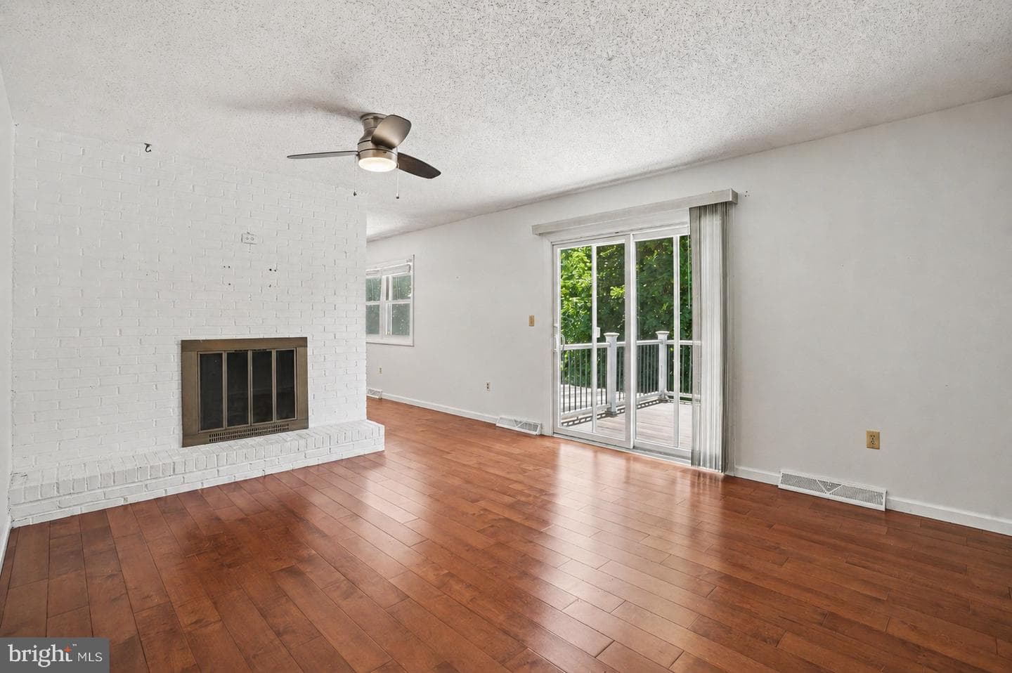 469 Hoffman Drive photo 9