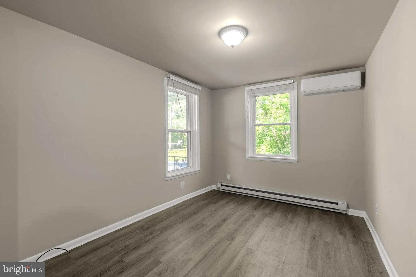 123 W Main Street photo 4