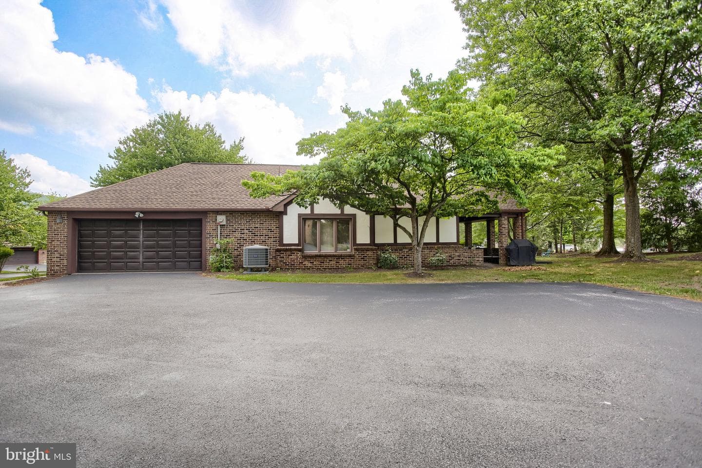 4085 Greystone Drive, Harrisburg