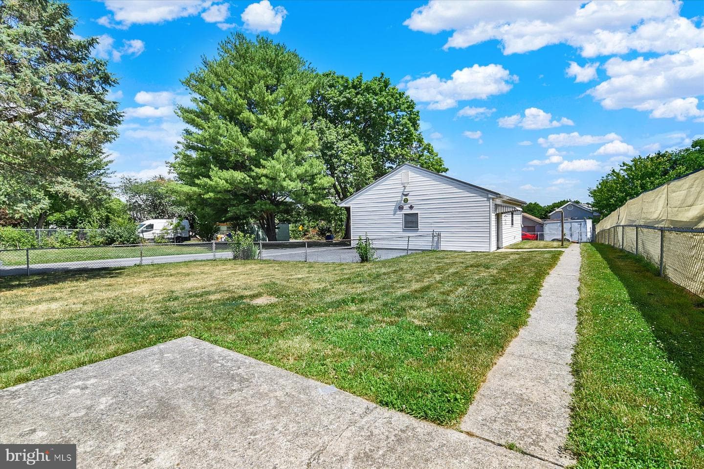 632 Highland Street photo 25