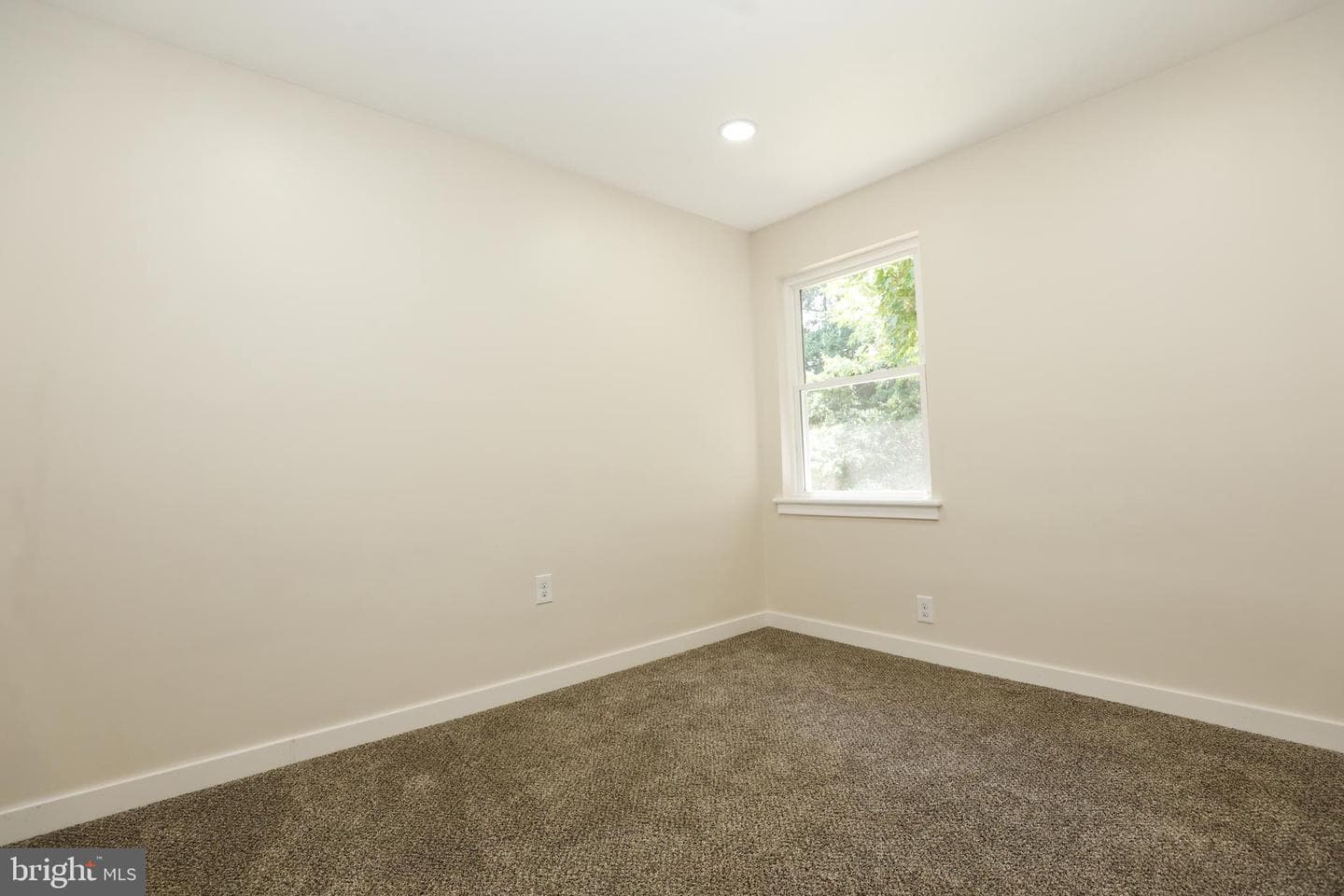 408 Clinton Road photo 27