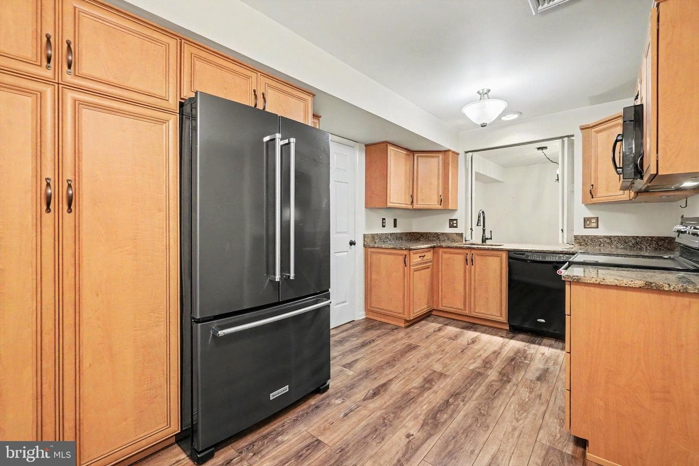 515 Roslaire Drive photo 12