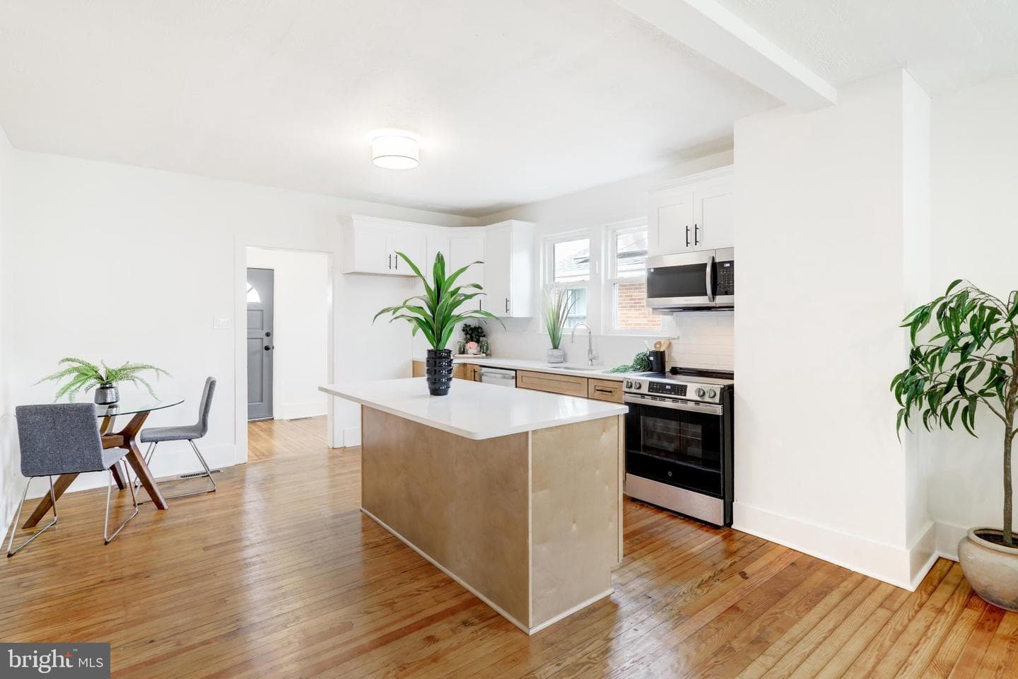 1421 E Derry Road photo 6