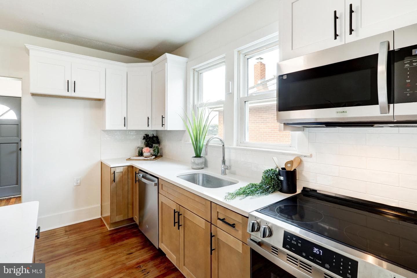 1421 E Derry Road photo 8