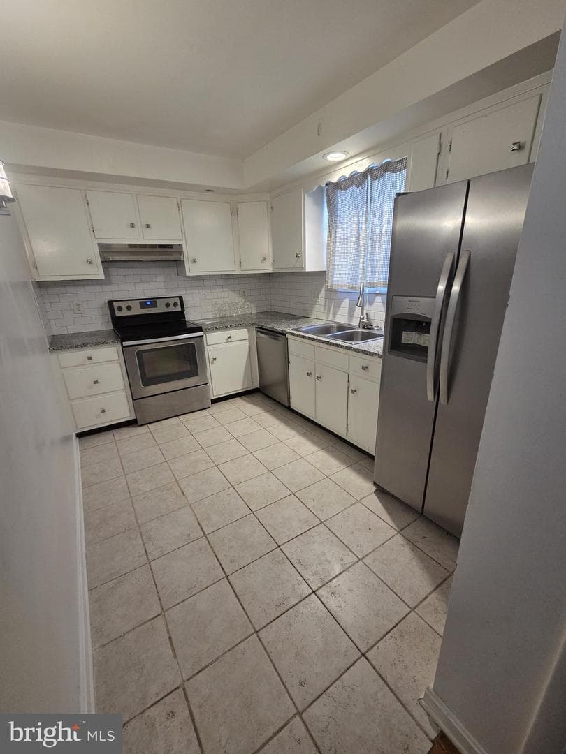2082 Lexington Avenue photo 3