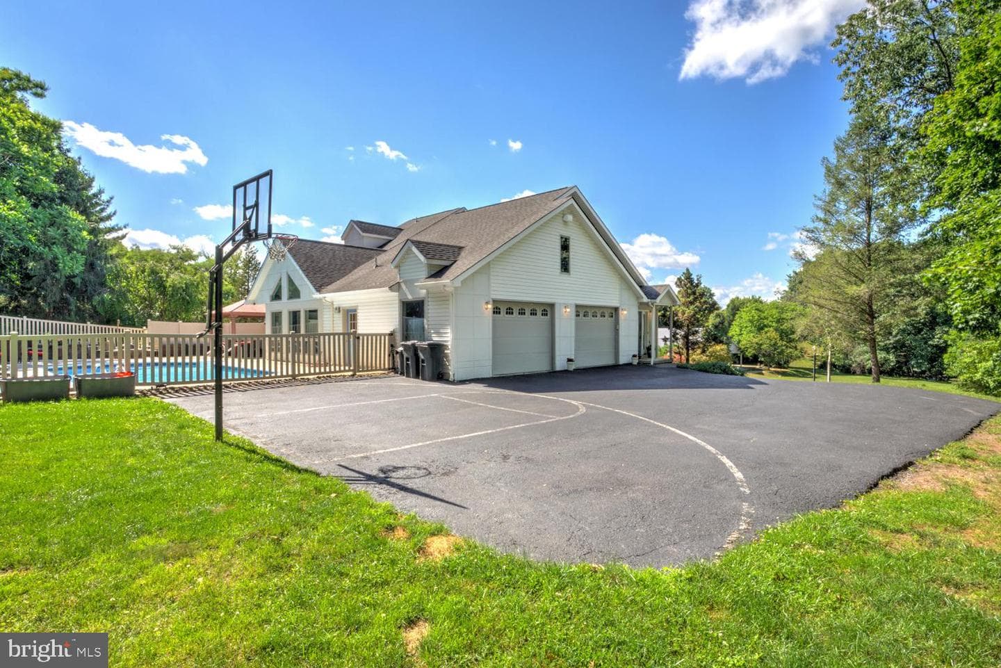 517 Boyer Street photo 57