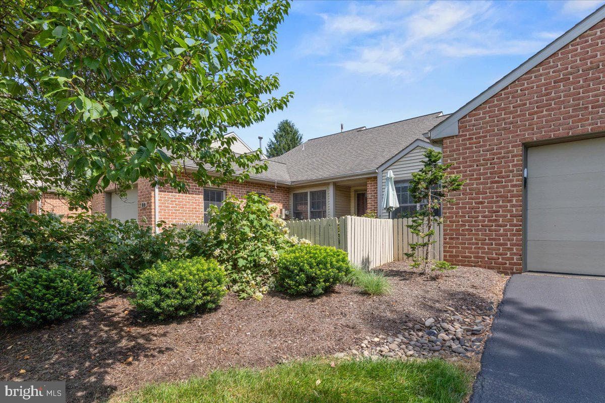 89 Cambridge Drive photo 3
