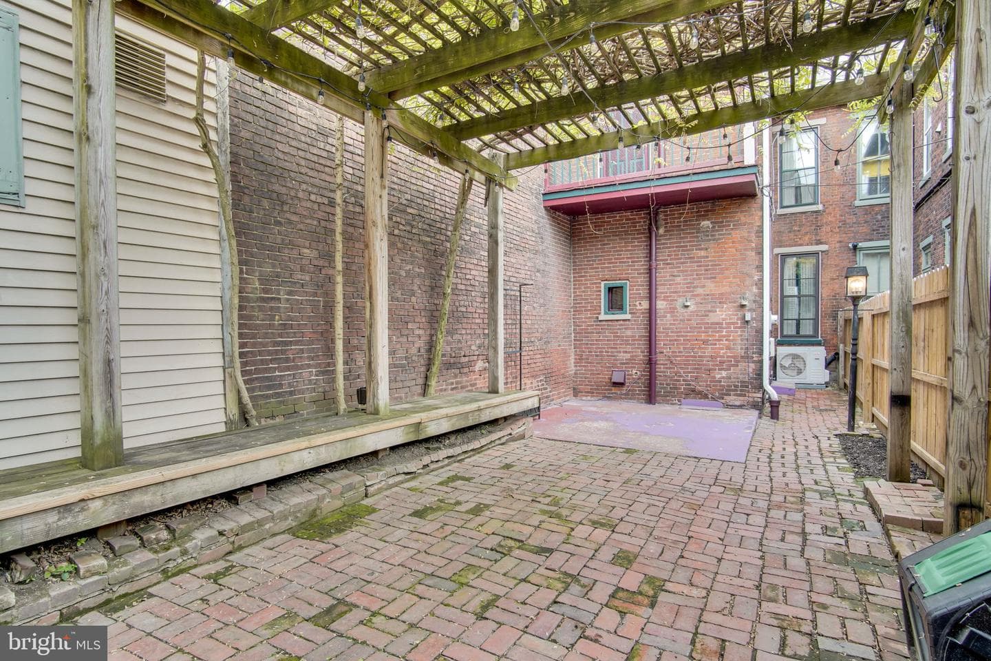 542 Race St photo 26