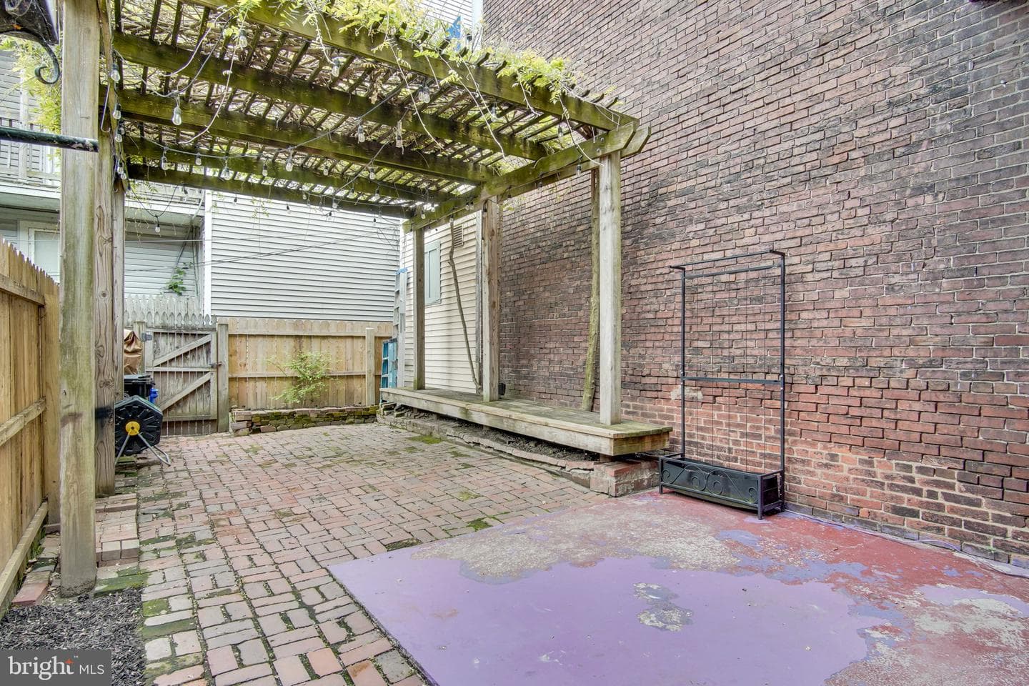 542 Race St photo 27