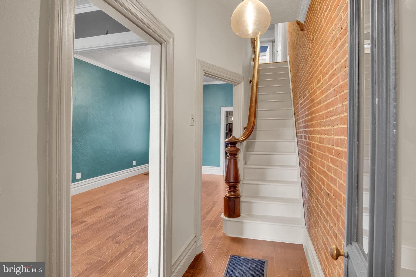 542 Race St photo 3