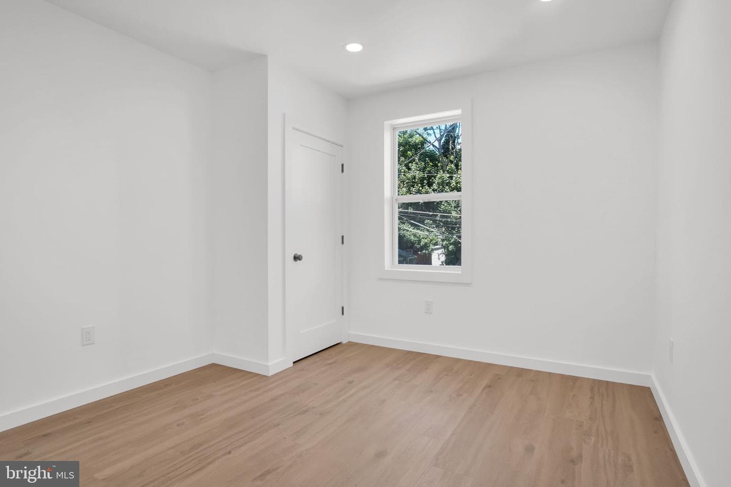 1608 Hunter St photo 13