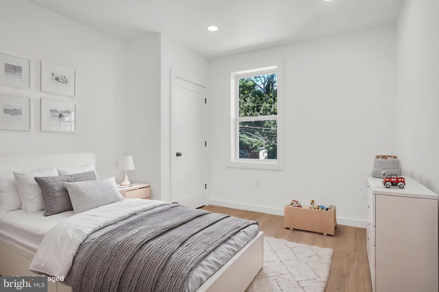 1608 Hunter St photo 14