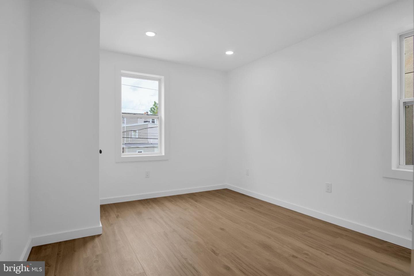 1608 Hunter St photo 17