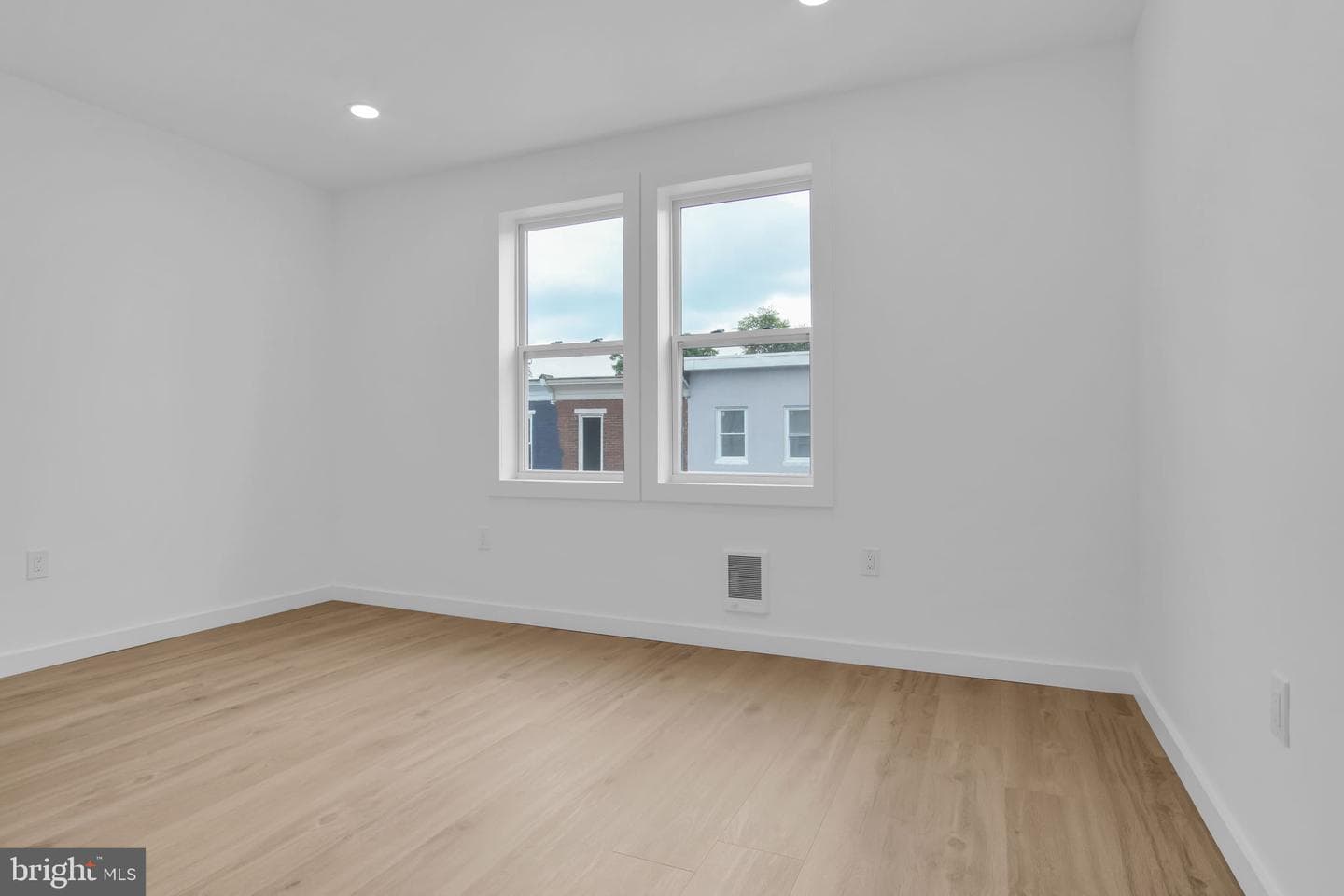 1608 Hunter St photo 19