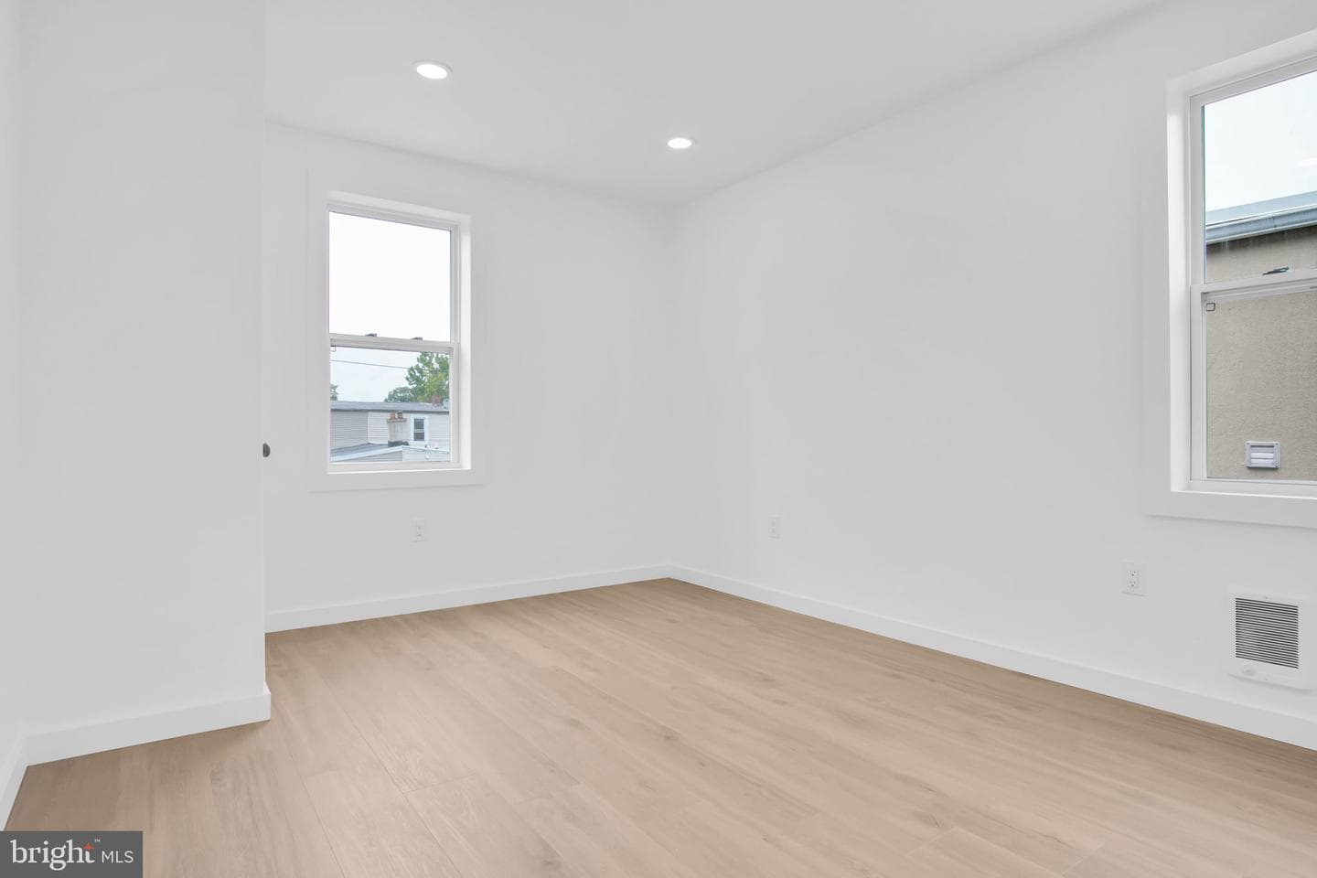 1608 Hunter St photo 21