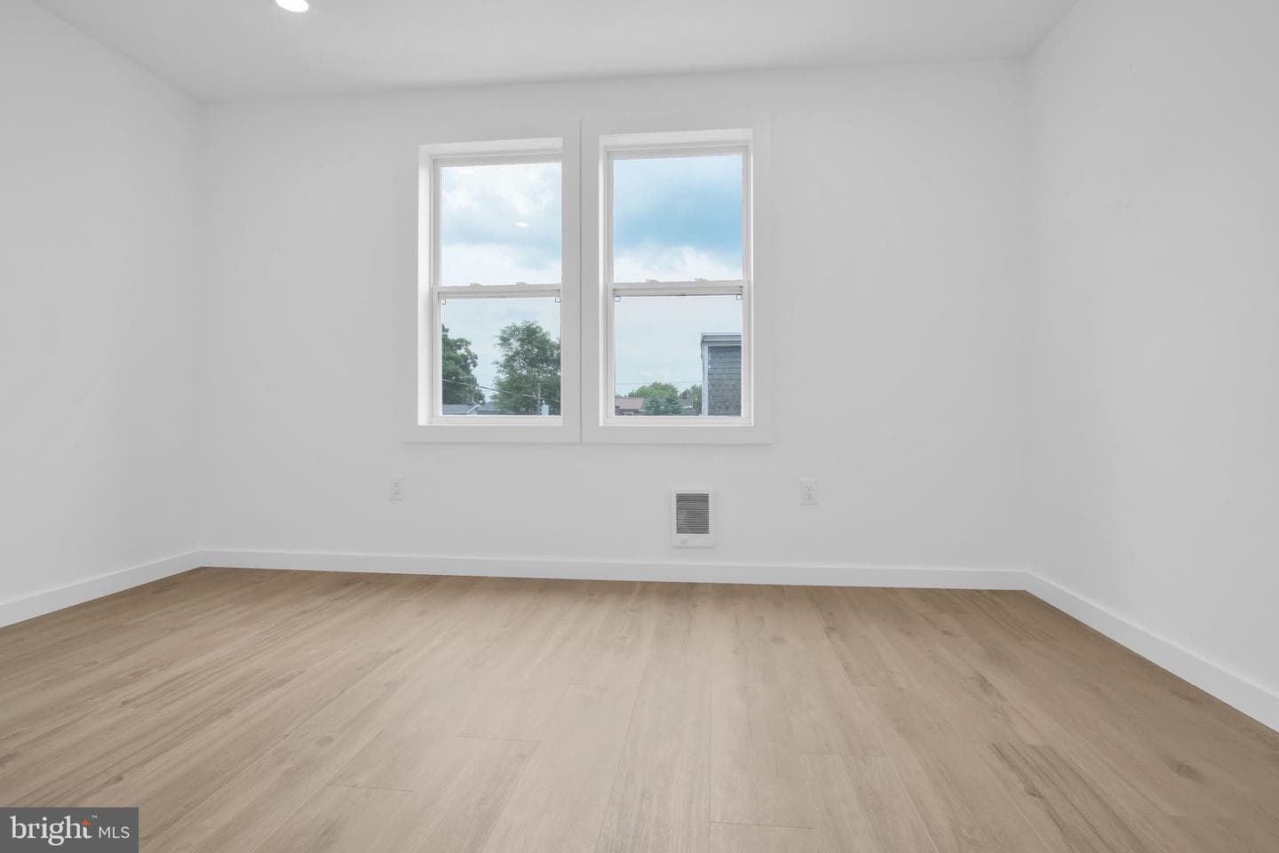 1608 Hunter St photo 24