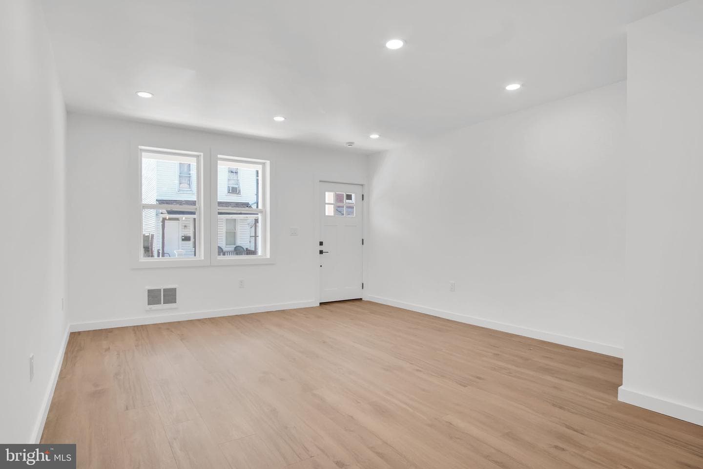 1608 Hunter St photo 5