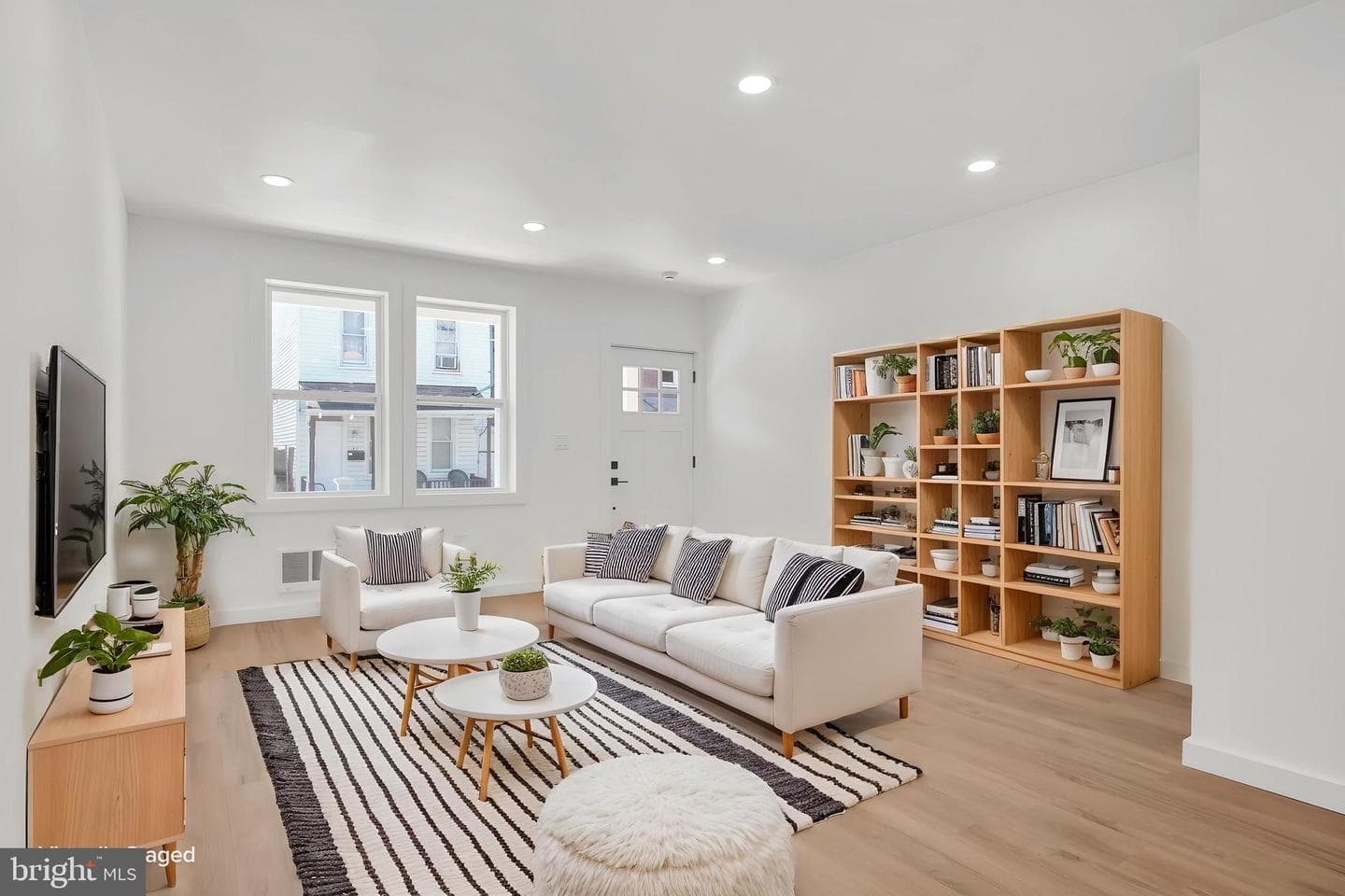 1608 Hunter St photo 6