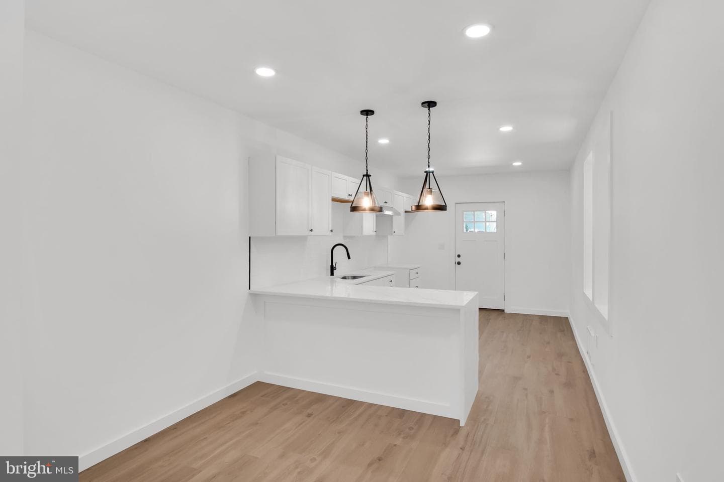 1608 Hunter St photo 8
