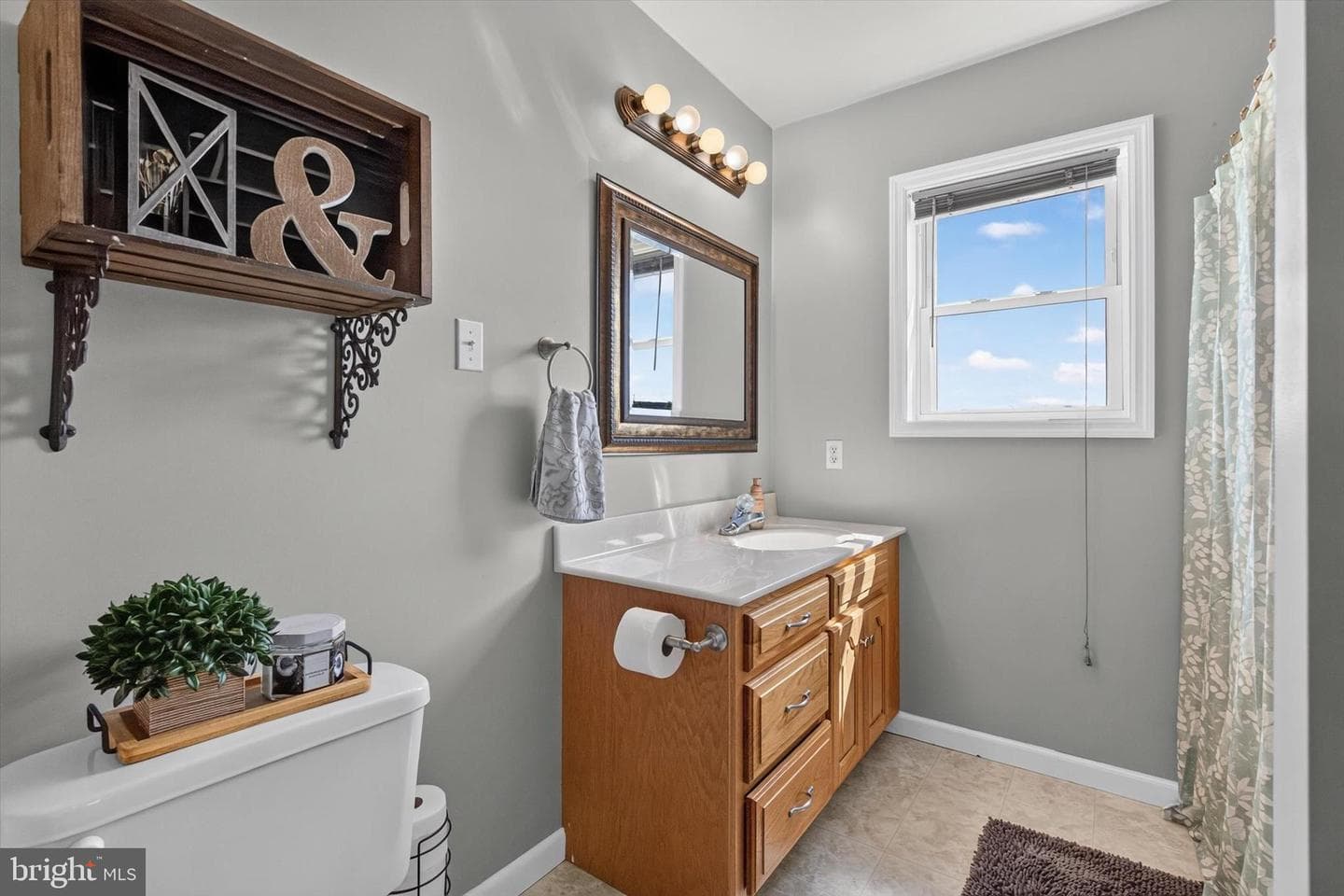325 Shoop Lane photo 32