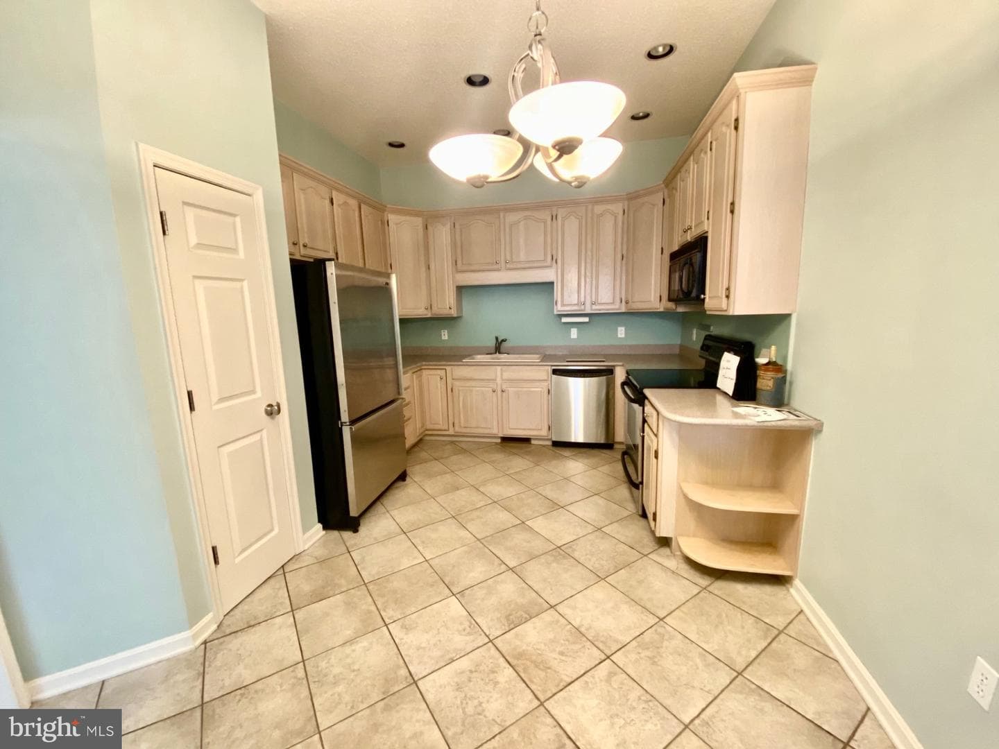 2820 Oakwood Drive photo 3