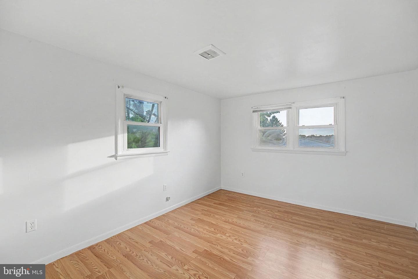 231 Eddington Avenue photo 17