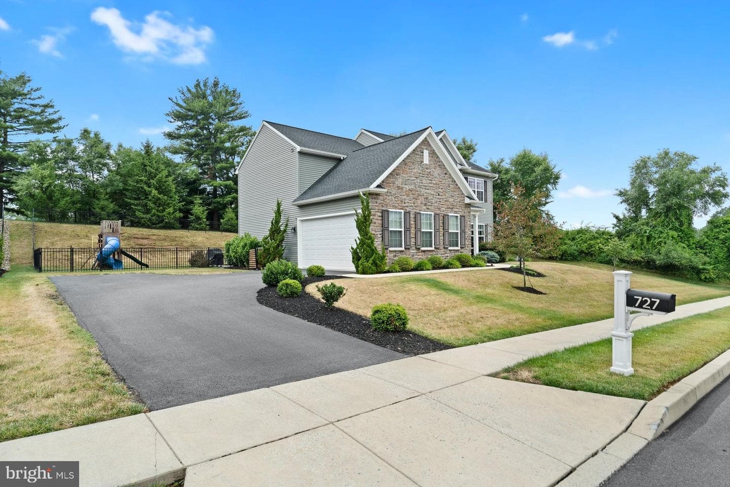 727 Christians Drive, Harrisburg