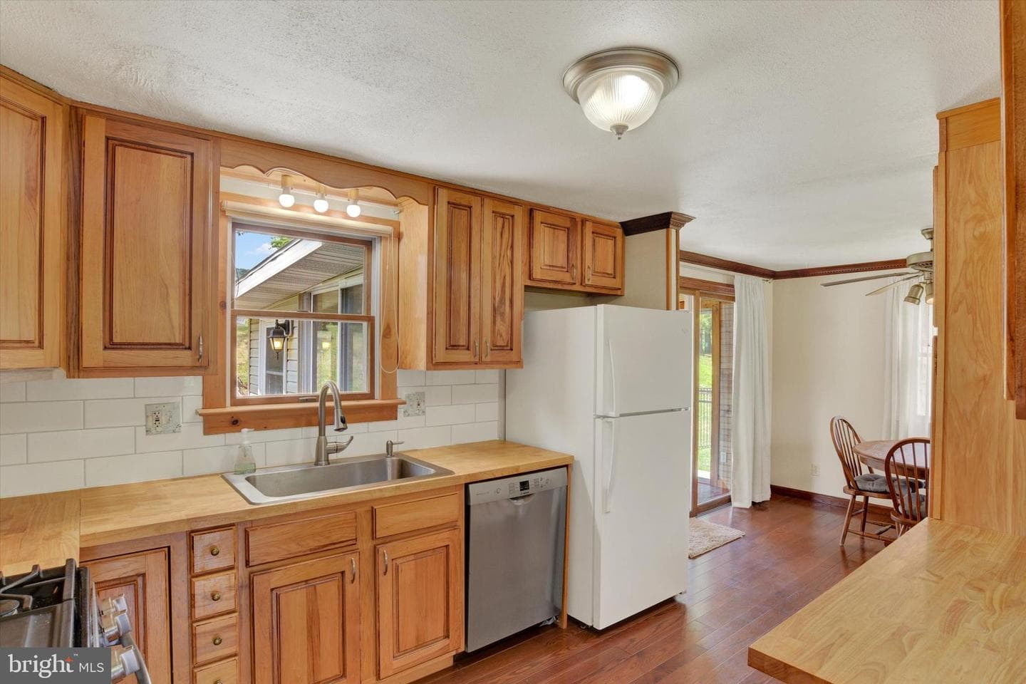 120 Denison Drive photo 8