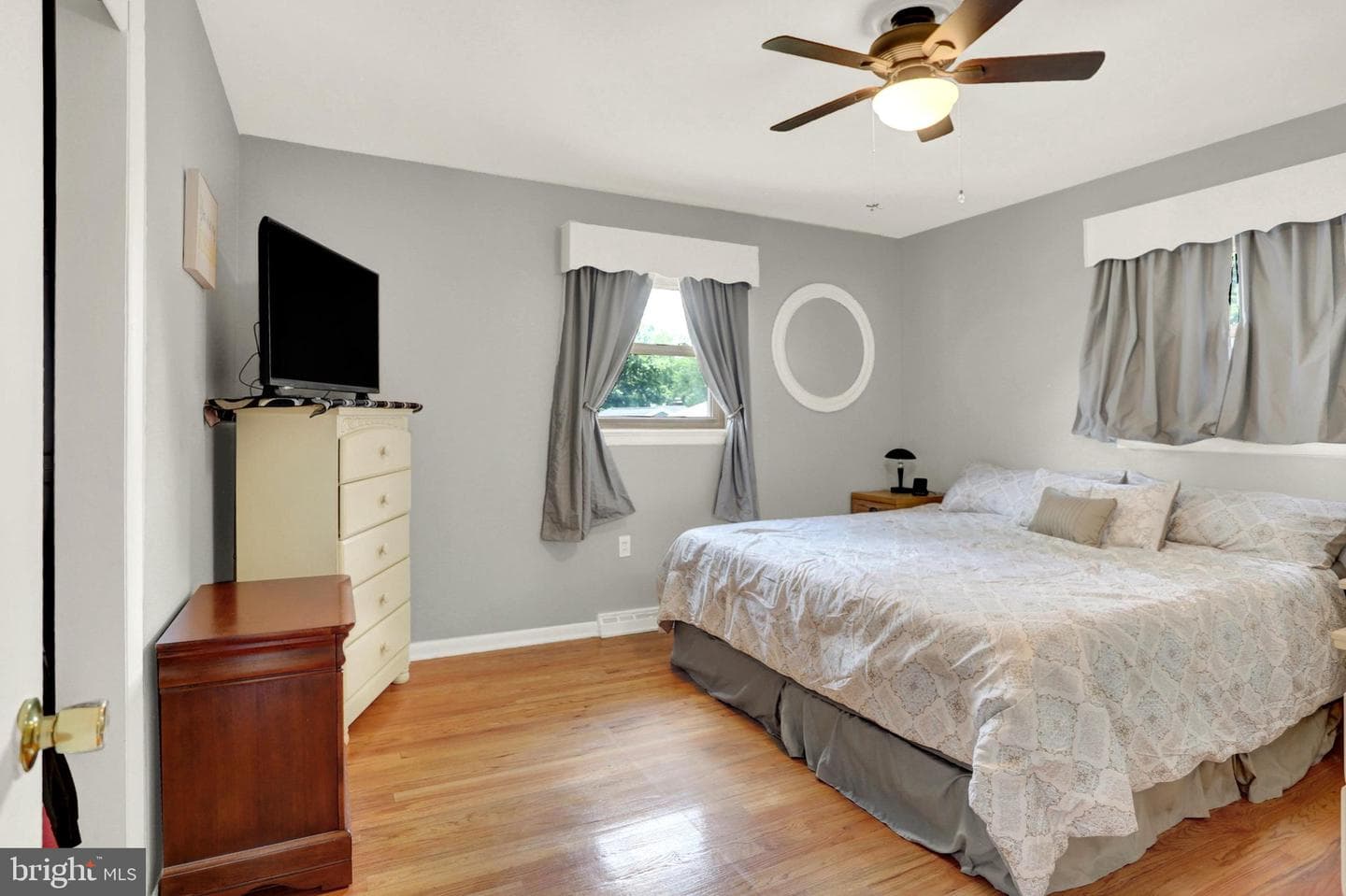 6207 Catherine Street photo 20