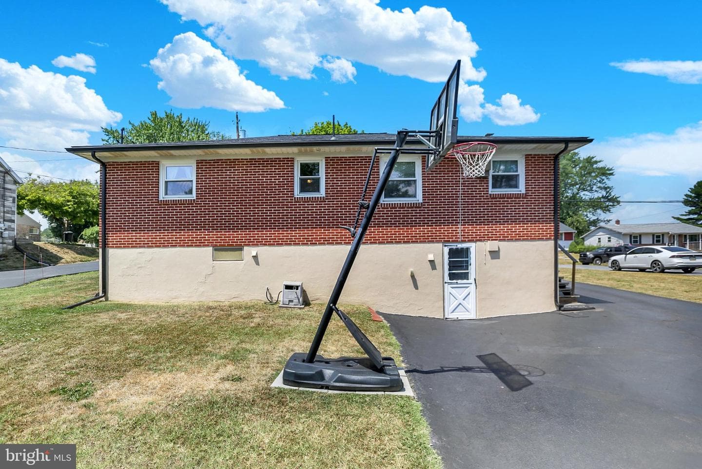 6207 Catherine Street photo 41